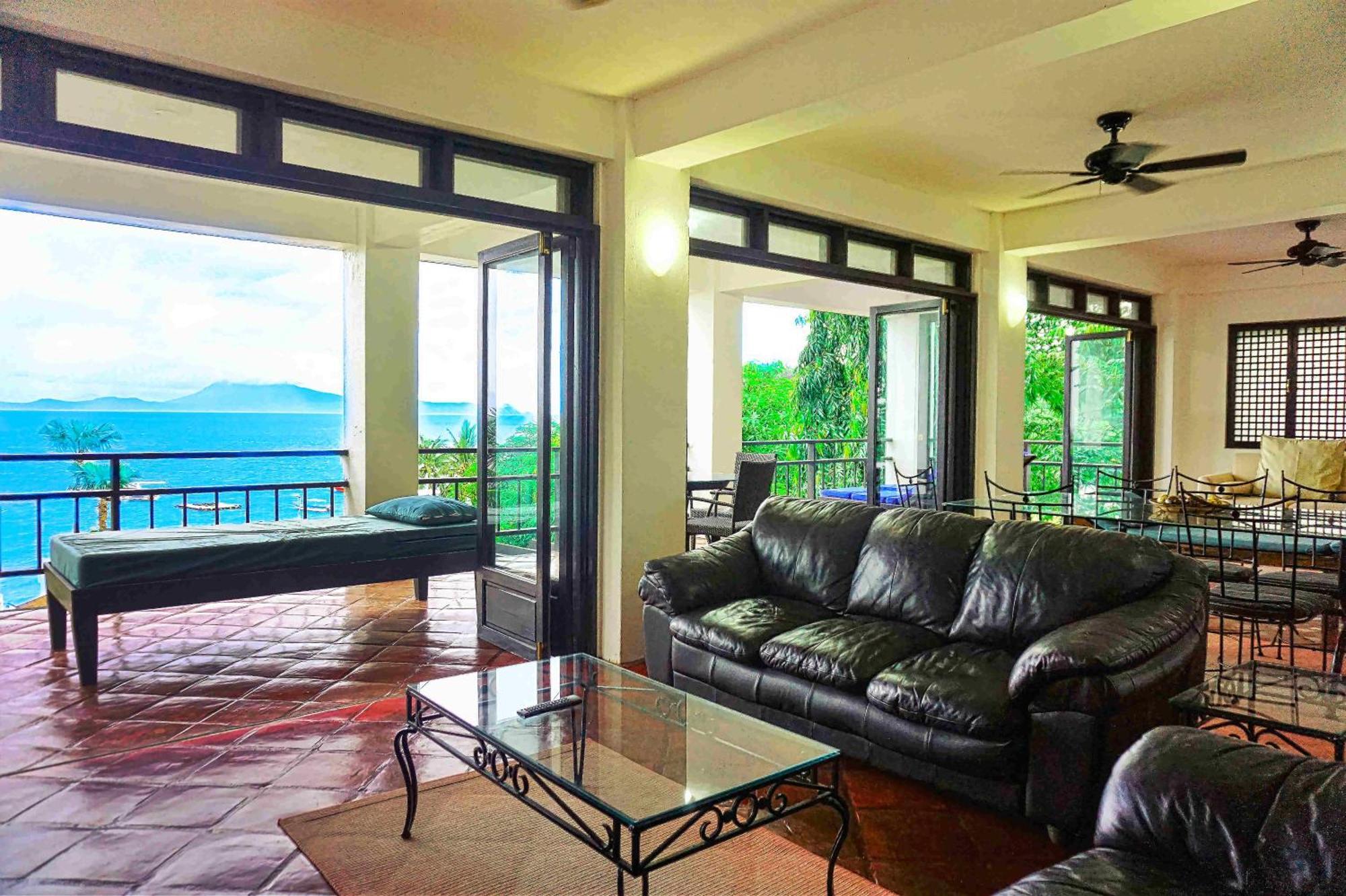 Out Of The Blue Resort Puerto Galera Buitenkant foto