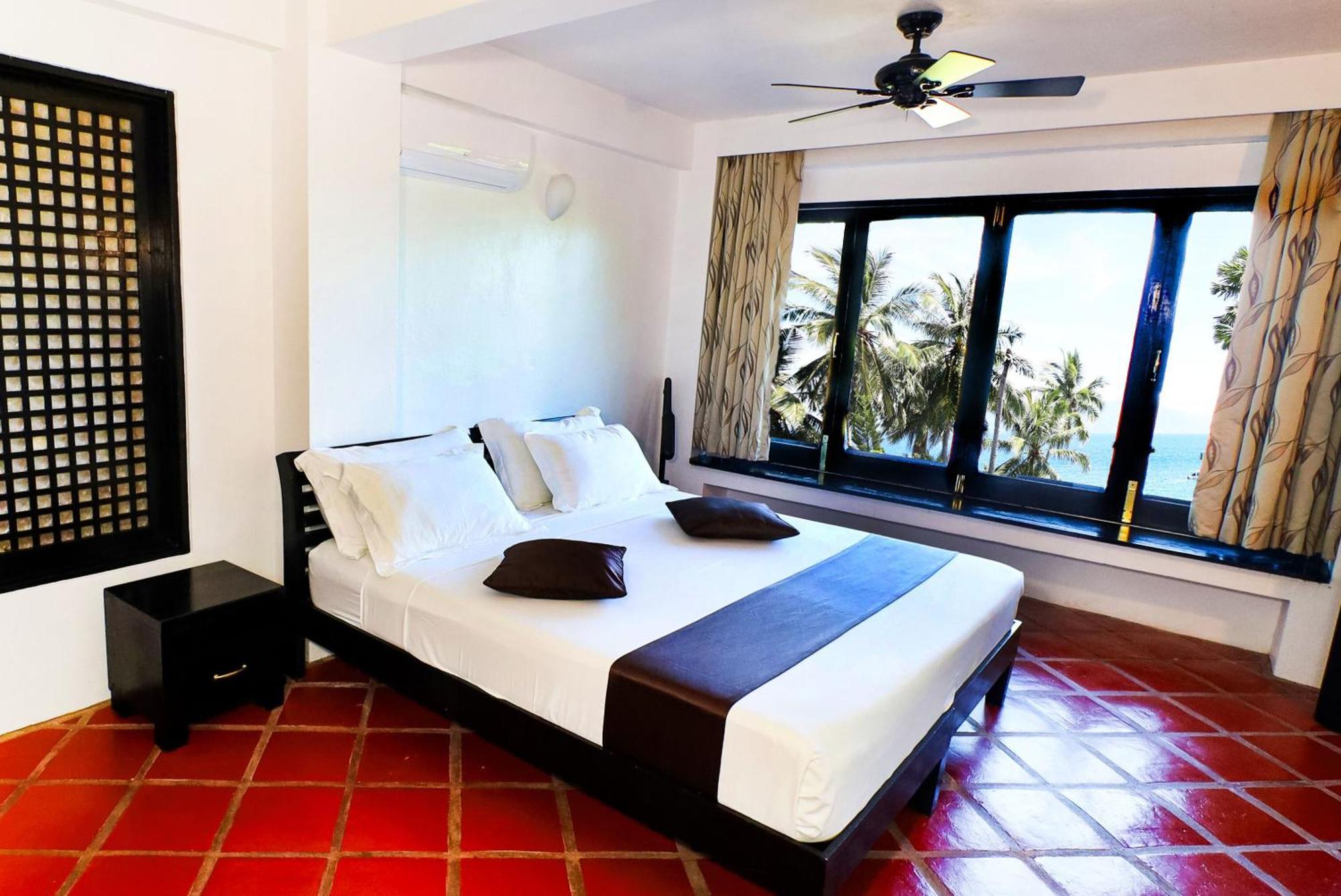 Out Of The Blue Resort Puerto Galera Kamer foto