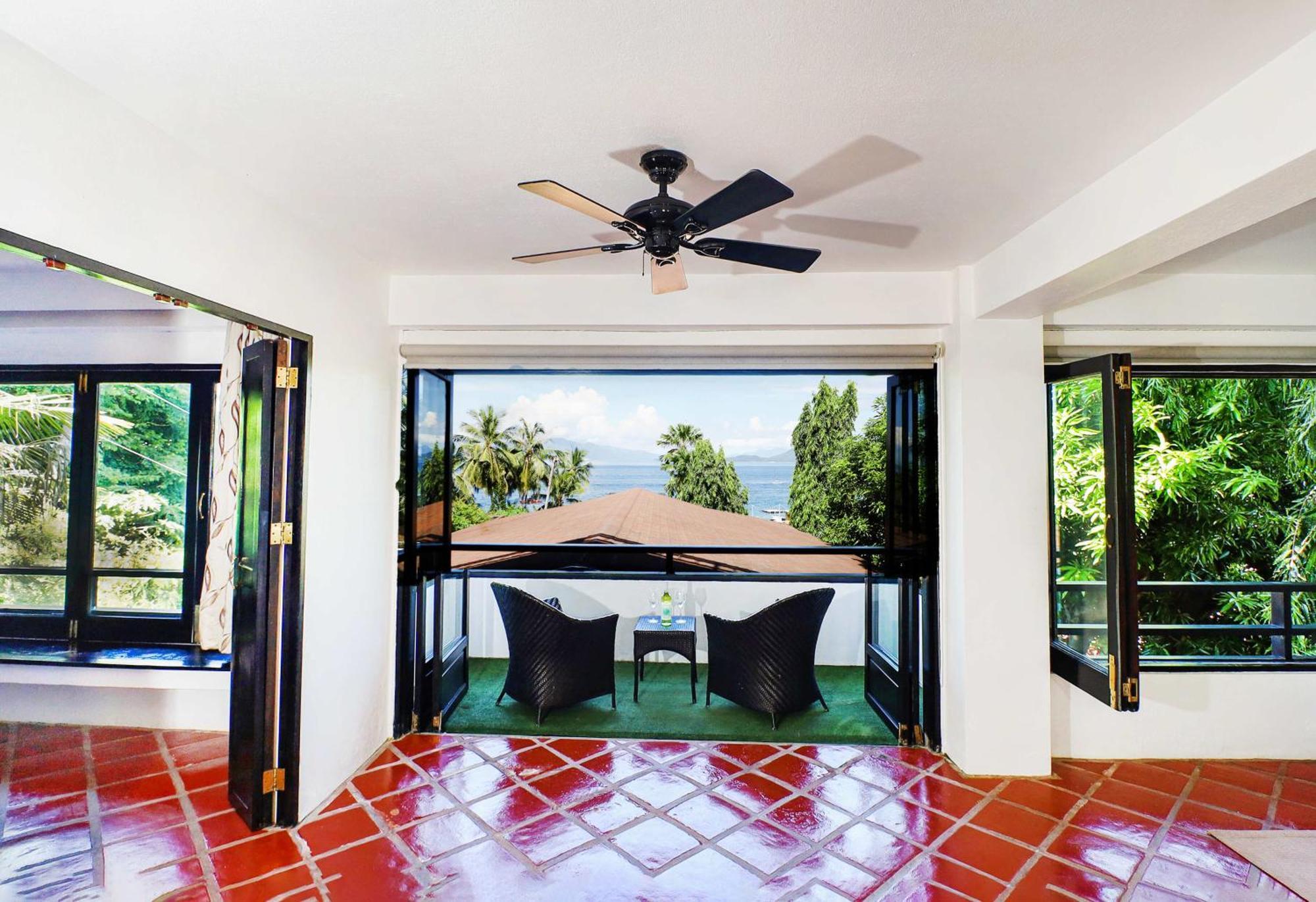 Out Of The Blue Resort Puerto Galera Kamer foto