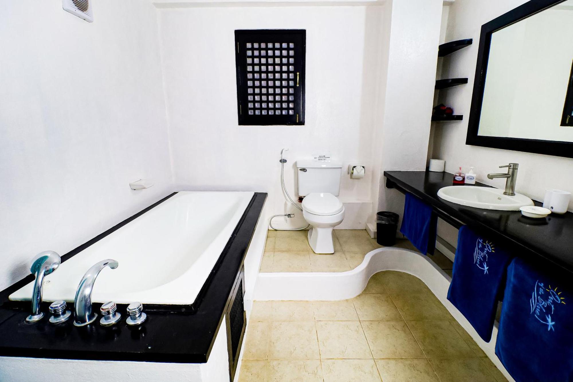 Out Of The Blue Resort Puerto Galera Kamer foto